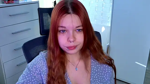 Snapshot of ValBae chatting on June 25, 7:24 am ValBae online show from June 25, 7:24 am