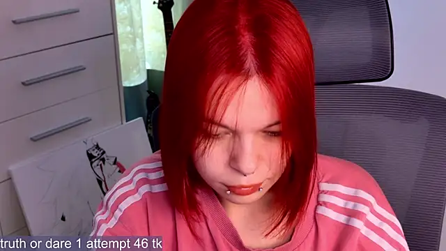 Snapshot of ValBae chatting on June 30, 8:15 am ValBae online show from June 30, 8:15 am