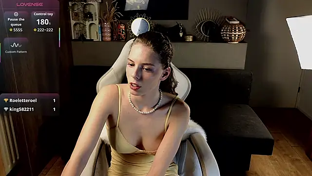 Snapshot of AyreenMoore chatting on September 15, 4:29 pm AyreenMoore online show from September 15, 4:29 pm