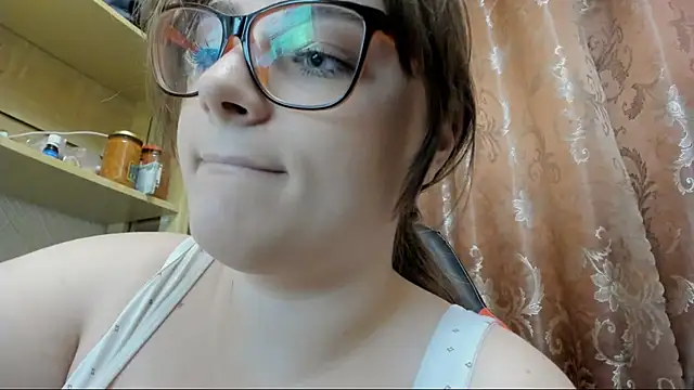 Snapshot of Seductive_She_Wolf chatting on May 3, 7:31 pm Seductive She Wolf online show from May 3, 7:31 pm
