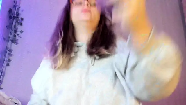 Snapshot of Seductive_She_Wolf chatting on May 7, 6:52 am Seductive She Wolf online show from May 7, 6:52 am