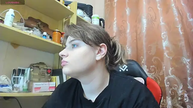 Snapshot of Seductive_She_Wolf chatting on May 31, 11:17 pm Seductive She Wolf online show from May 31, 11:17 pm