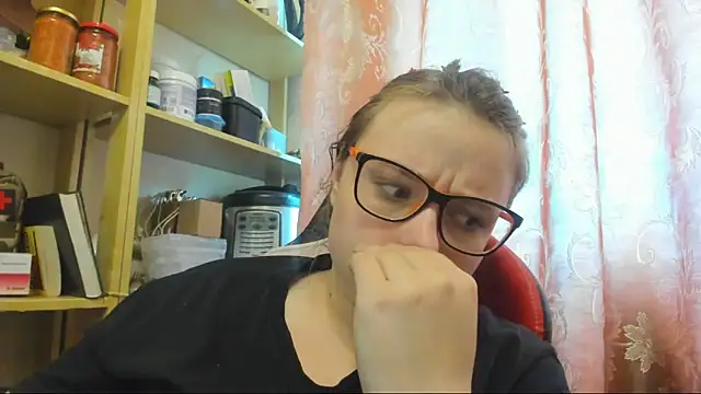 Snapshot of Seductive_She_Wolf chatting on June 3, 2:58 am Seductive She Wolf online show from June 3, 2:58 am