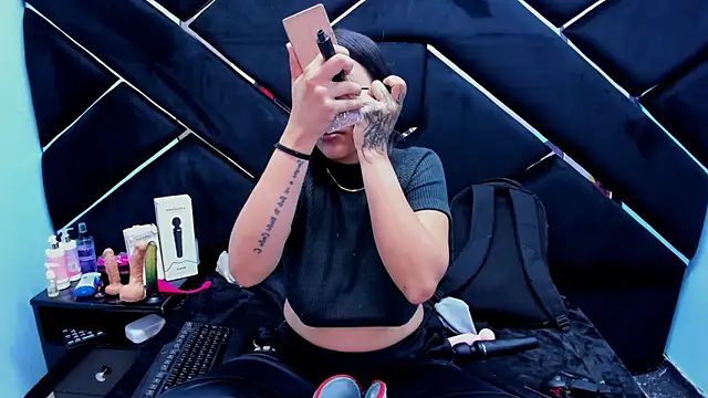 Sarah Hornny online show from November 12, 4:24 am