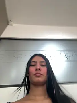 Snapshot of LaurenRodriiguez chatting on April 21, 7:17 pm LaurenRodriiguez online show from April 21, 7:17 pm