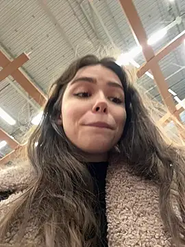 Snapshot of pantyless chatting on February 4, 12:27 am pantyless online show from February 4, 12:27 am