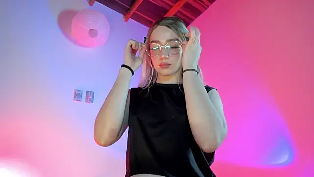 Snapshot of sweeet_peach chatting on February 14, 5:04 am sweeet peach online show from February 14, 5:04 am