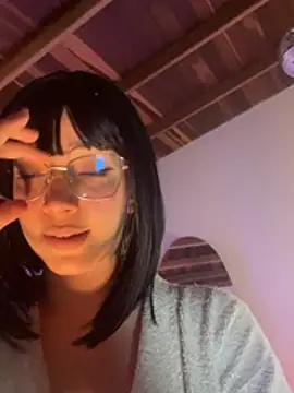 Snapshot of sweeet_peach chatting on June 20, 5:54 am sweeet peach online show from June 20, 5:54 am