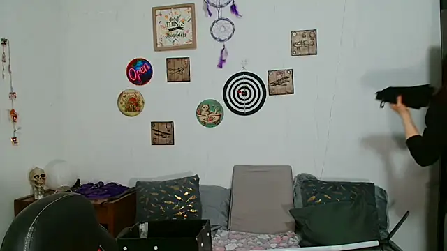 catalinamommyx online show from March 31, 12:01 am