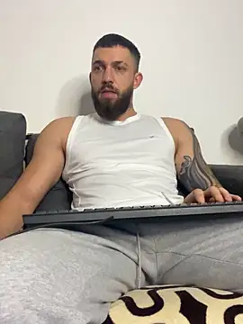 Snapshot of LoveIsBlind_ chatting on November 7, 8:58 am LoveIsBlind online show from November 7, 8:58 am