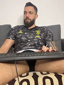 Snapshot of LoveIsBlind_ chatting on November 26, 10:11 pm LoveIsBlind online show from November 26, 10:11 pm