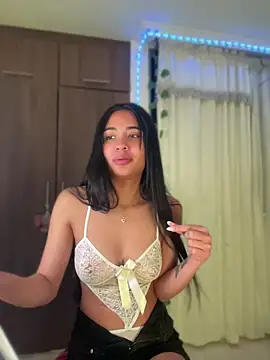 lina pink online show from July 3, 8:37 pm