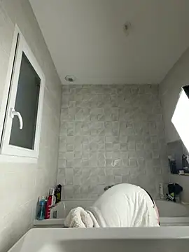 Snapshot of Giuliana_baby chatting on April 23, 4:35 am Giuliana baby online show from April 23, 4:35 am