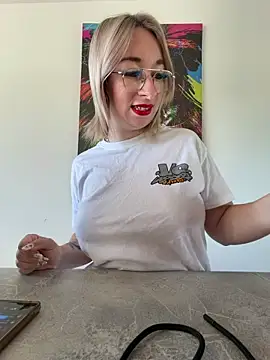 Snapshot of Giuliana_baby chatting on April 30, 7:14 am Giuliana baby online show from April 30, 7:14 am