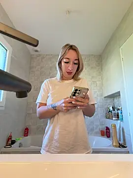 Snapshot of Giuliana_baby chatting on May 7, 6:08 am Giuliana baby online show from May 7, 6:08 am