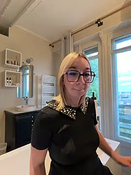 Snapshot of Giuliana_baby chatting on June 10, 7:57 pm Giuliana baby online show from June 10, 7:57 pm
