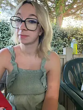 Snapshot of Giuliana_baby chatting on July 9, 6:17 am Giuliana baby online show from July 9, 6:17 am