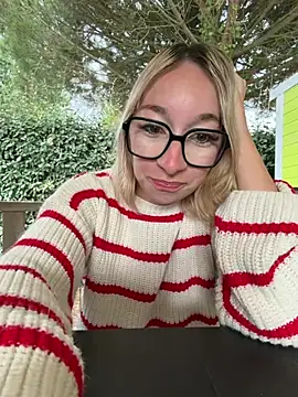 Snapshot of Giuliana_baby chatting on July 15, 6:40 am Giuliana baby online show from July 15, 6:40 am