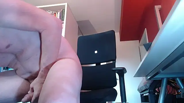 Snapshot of BennyK72 chatting on September 29, 8:08 am BennyK72 online show from September 29, 8:08 am