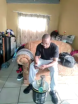 Snapshot of Sgeme325is chatting on December 24, 9:50 am Sgeme325is online show from December 24, 9:50 am