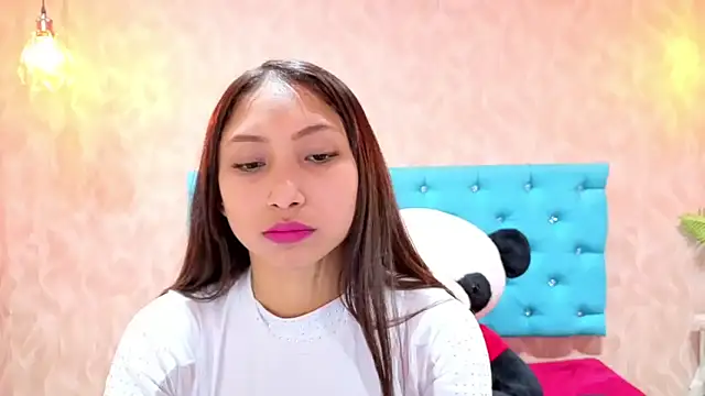Snapshot of MadelineDoll chatting on April 22, 2:18 pm MadelineDoll online show from April 22, 2:18 pm