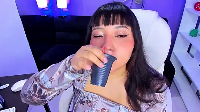 Snapshot of Emma_monserrat chatting on May 7, 11:15 am Emma monserrat online show from May 7, 11:15 am
