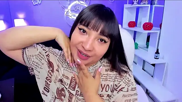 Snapshot of Emma_monserrat chatting on May 23, 11:25 am Emma monserrat online show from May 23, 11:25 am