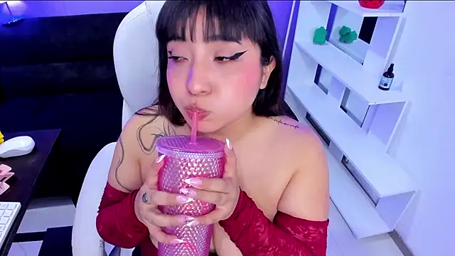 Snapshot of Emma_monserrat chatting on May 27, 11:29 am Emma monserrat online show from May 27, 11:29 am