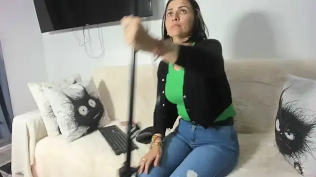 Emma Jnes online show from February 25, 9:46 pm