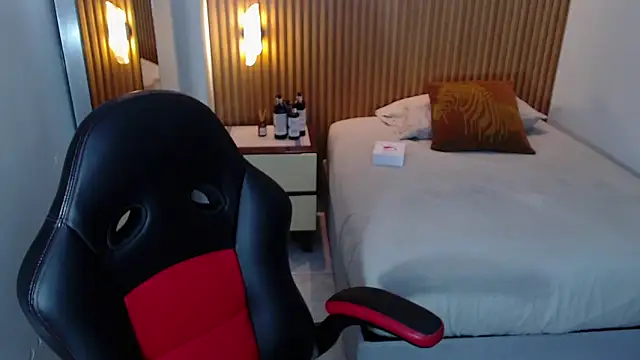 LUCYAMARS1 online show from November 7, 12:27 pm