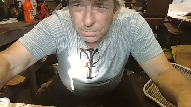 Snapshot of llovetoshowoff chatting on July 15, 10:37 pm llovetoshowoff online show from July 15, 10:37 pm