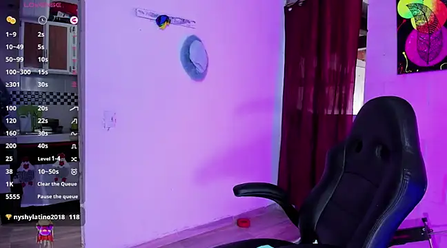 Snapshot of Sharon_hils chatting on December 6, 7:34 pm Sharon hils online show from December 6, 7:34 pm