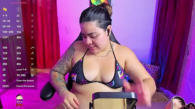 Snapshot of Sharon_hils chatting on January 13, 7:10 pm Sharon hils online show from January 13, 7:10 pm