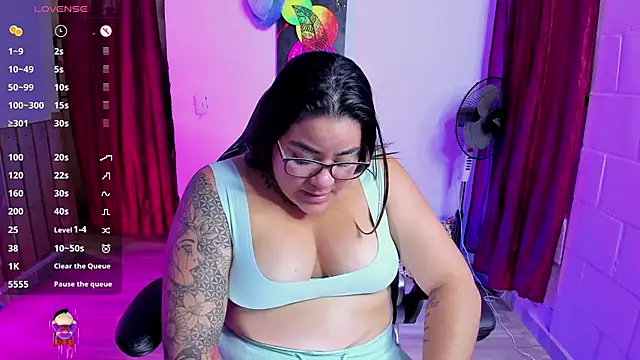 Snapshot of Sharon_hils chatting on February 6, 4:14 pm Sharon hils online show from February 6, 4:14 pm