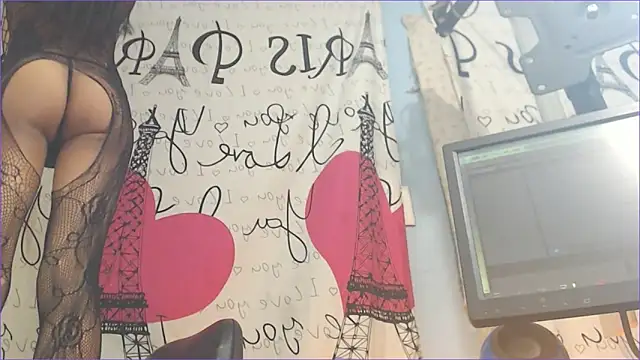 Snapshot of poison_girl21 chatting on March 18, 2:37 pm poison girl21 online show from March 18, 2:37 pm