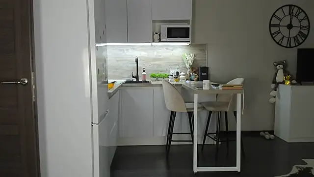 nilliluv online show from April 13, 8:58 pm