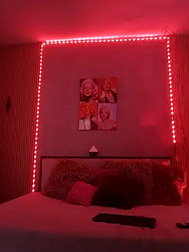 nahiarapalmer19 online show from April 11, 5:39 pm