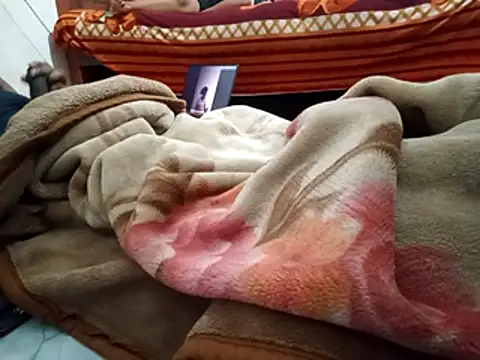 Snapshot of CuteyCouple chatting on March 29, 6:19 pm CuteyCouple online show from March 29, 6:19 pm