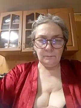 Snapshot of IrinaSweet54 chatting on April 25, 5:43 pm IrinaSweet54 online show from April 25, 5:43 pm