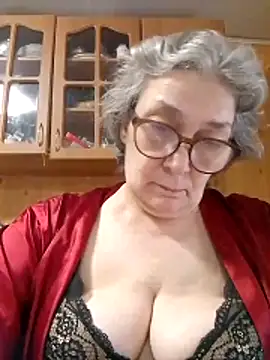 Snapshot of IrinaSweet54 chatting on May 10, 7:35 am IrinaSweet54 online show from May 10, 7:35 am