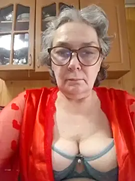 Snapshot of IrinaSweet54 chatting on May 14, 8:10 am IrinaSweet54 online show from May 14, 8:10 am
