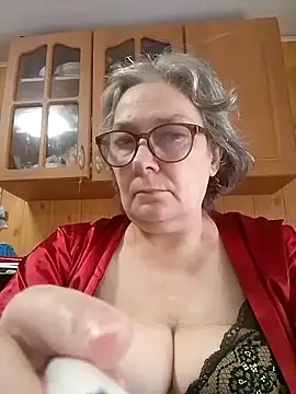 Snapshot of IrinaSweet54 chatting on June 5, 8:09 am IrinaSweet54 online show from June 5, 8:09 am