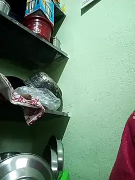 Snapshot of anusiya01 chatting on January 6, 2:26 am anusiya01 online show from January 6, 2:26 am