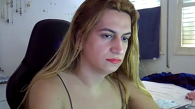 Snapshot of luizacandy chatting on July 22, 3:26 pm luizacandy online show from July 22, 3:26 pm