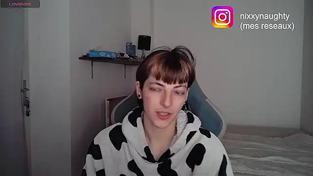 Snapshot of Nixxy_naughty chatting on February 3, 6:07 pm Nixxy naughty online show from February 3, 6:07 pm