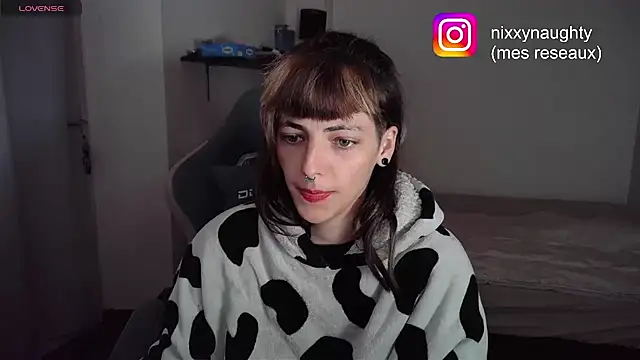 Snapshot of Nixxy_naughty chatting on February 4, 8:28 pm Nixxy naughty online show from February 4, 8:28 pm