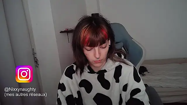 Snapshot of Nixxy_naughty chatting on February 17, 9:30 pm Nixxy naughty online show from February 17, 9:30 pm