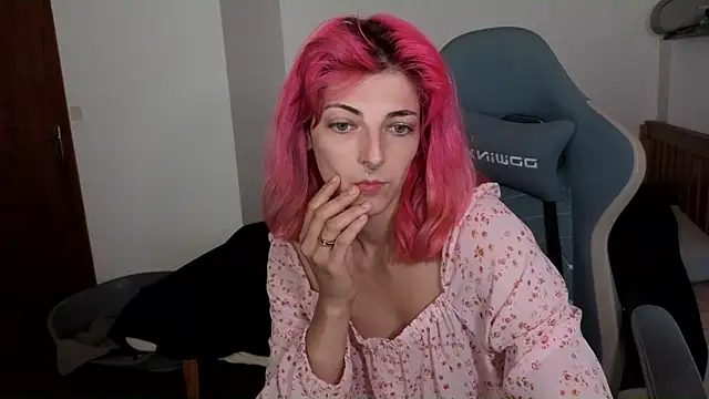 Snapshot of Nixxy_naughty chatting on September 11, 1:44 pm Nixxy naughty online show from September 11, 1:44 pm