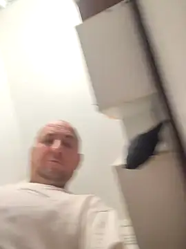 Snapshot of intx800 chatting on December 14, 6:24 am intx800 online show from December 14, 6:24 am