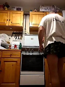 Snapshot of intx800 chatting on December 16, 3:19 am intx800 online show from December 16, 3:19 am